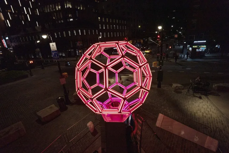 Leo Villareal: BUCKYBALL at 14th St Square