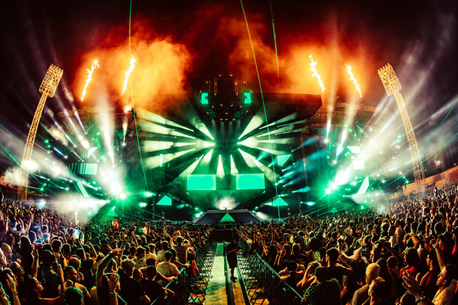 250-plus Robe fixtures, two stages, two production teams, one shared number at Ultra Europe