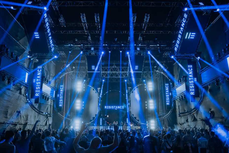 250-plus Robe fixtures, two stages, two production teams, one shared number at Ultra Europe